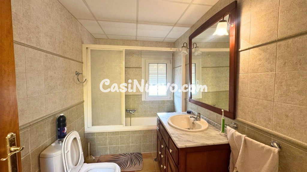 Chalet con parcela de 1.075 m², piscina y vistas a Alicante  - foto 33