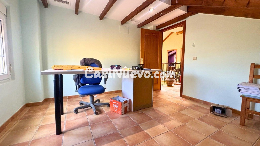Chalet con parcela de 1.075 m², piscina y vistas a Alicante  - foto 37