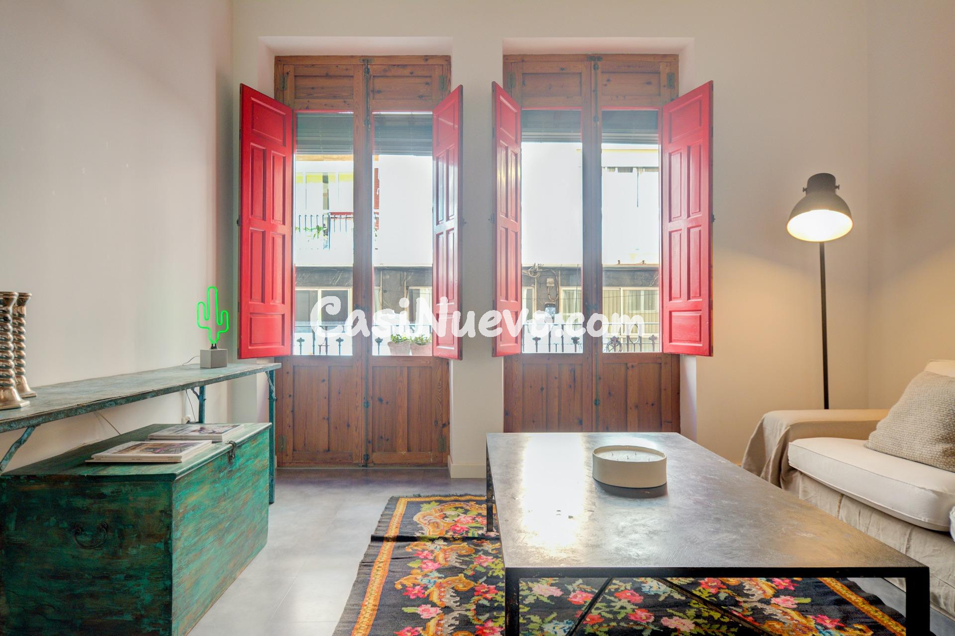 Piso rehabilitado de 2 habitaciones y techos altos en el cen - foto 2