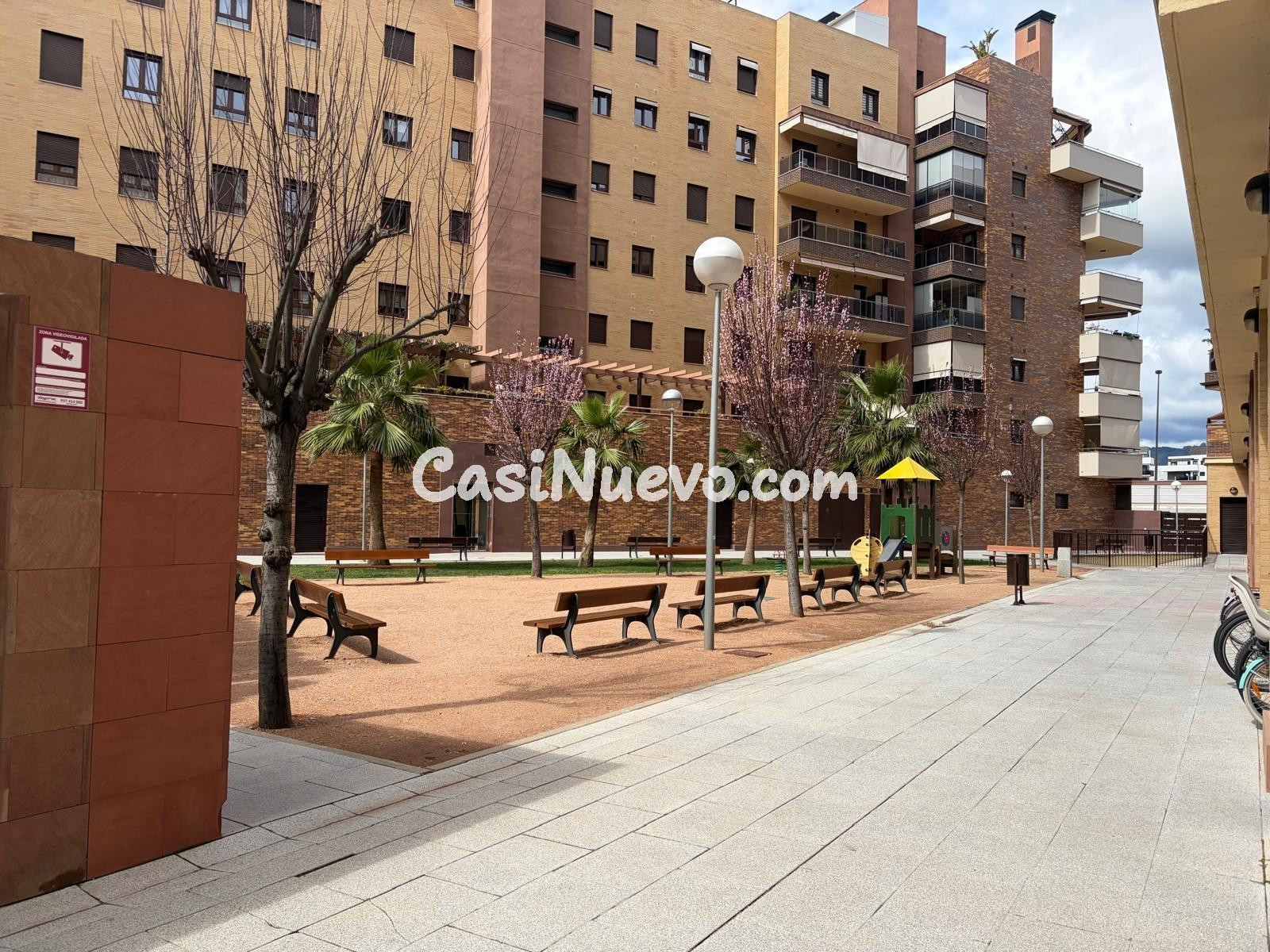 ESTUPENDA VIVIENDA EN NUEVO ZOCO, CON MAGNÍFICO PORCHE, PISC - foto 33