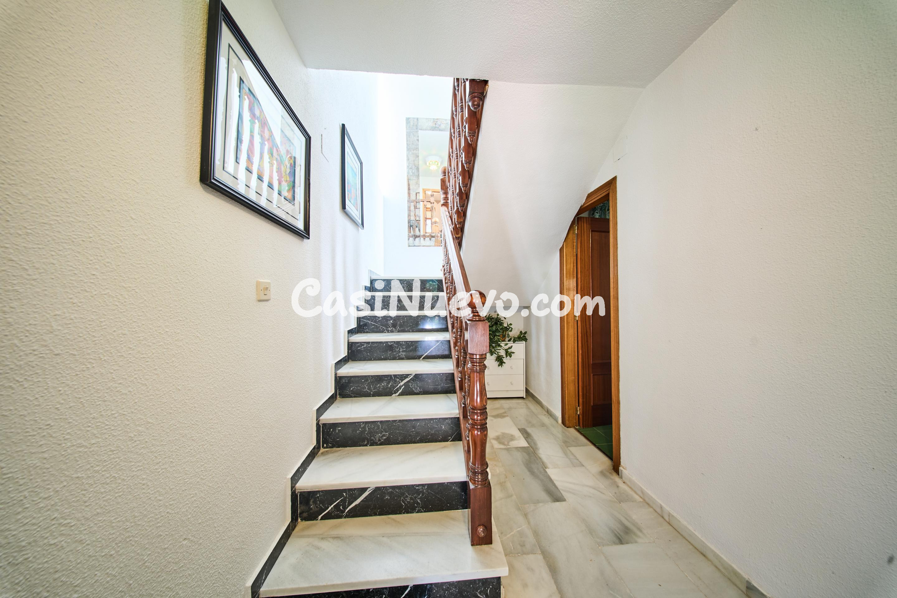 Chalet independiente en Villa de OTURA - foto 8