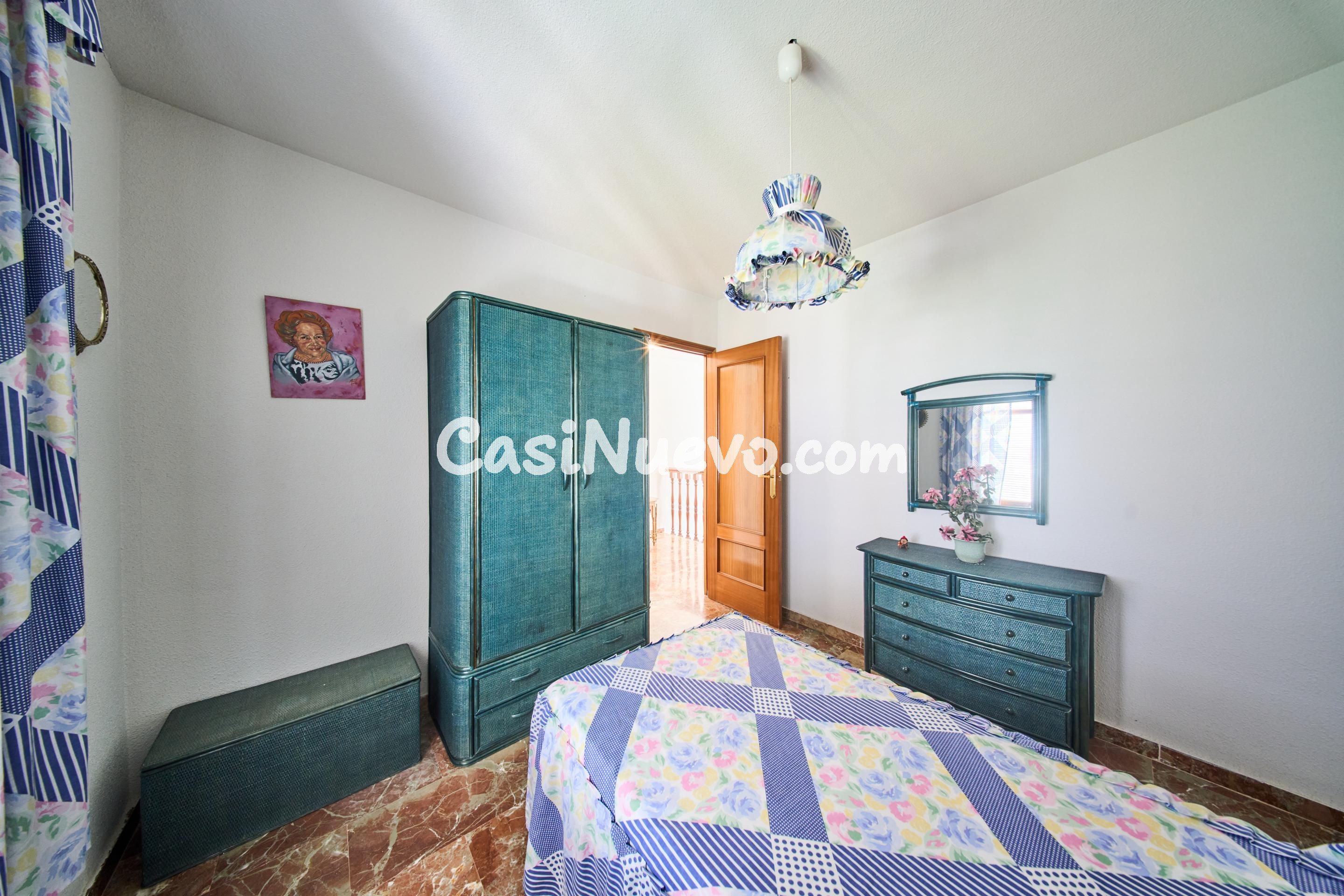 Chalet independiente en Villa de OTURA - foto 10