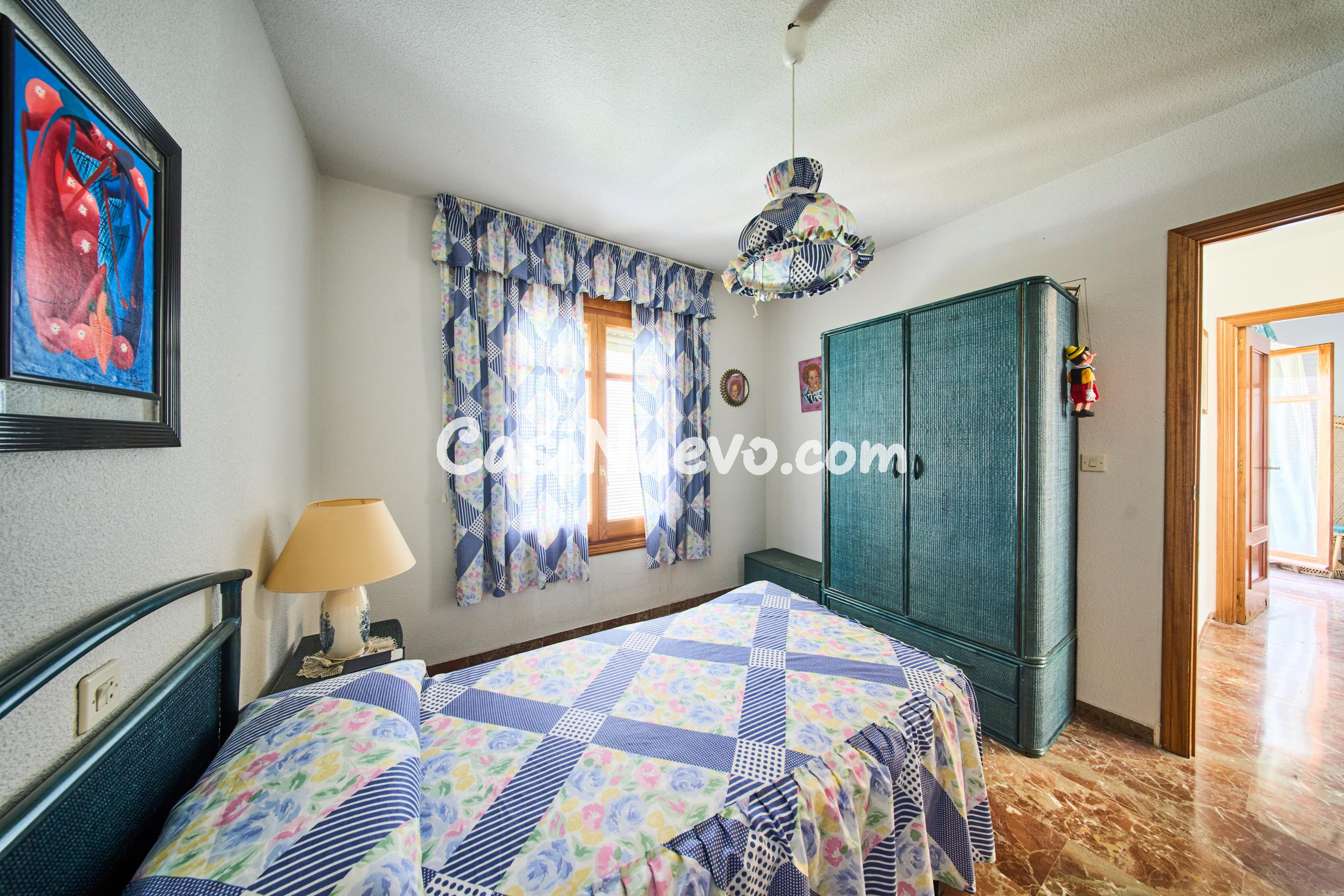 Chalet independiente en Villa de OTURA - foto 11