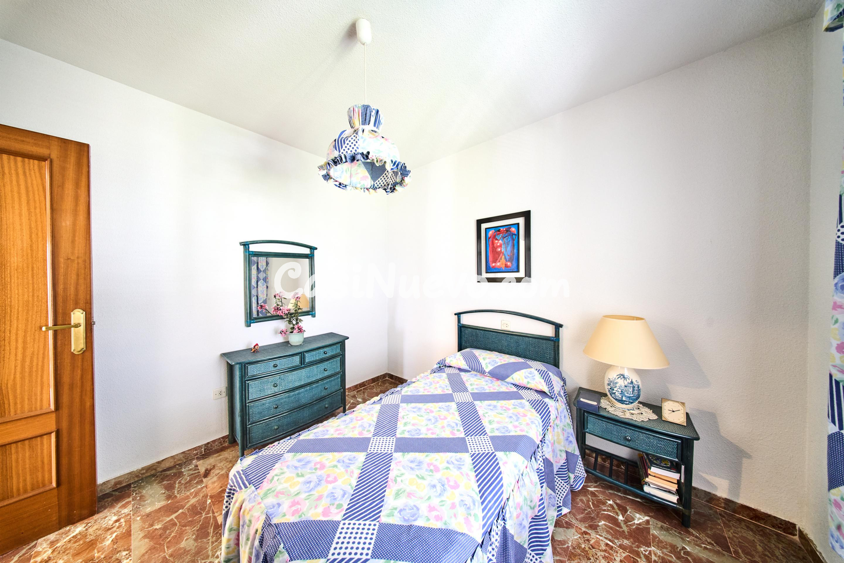 Chalet independiente en Villa de OTURA - foto 12