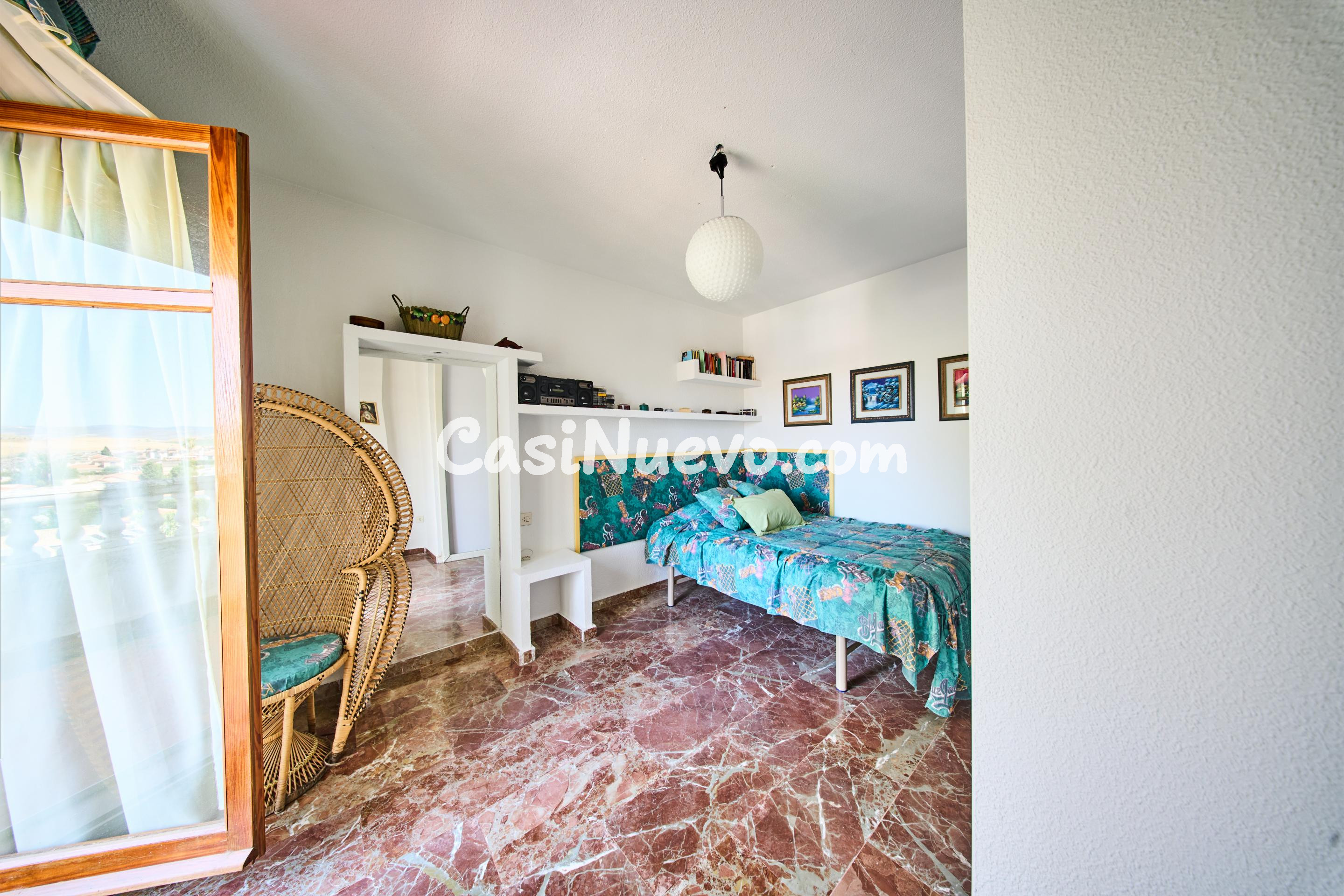 Chalet independiente en Villa de OTURA - foto 13