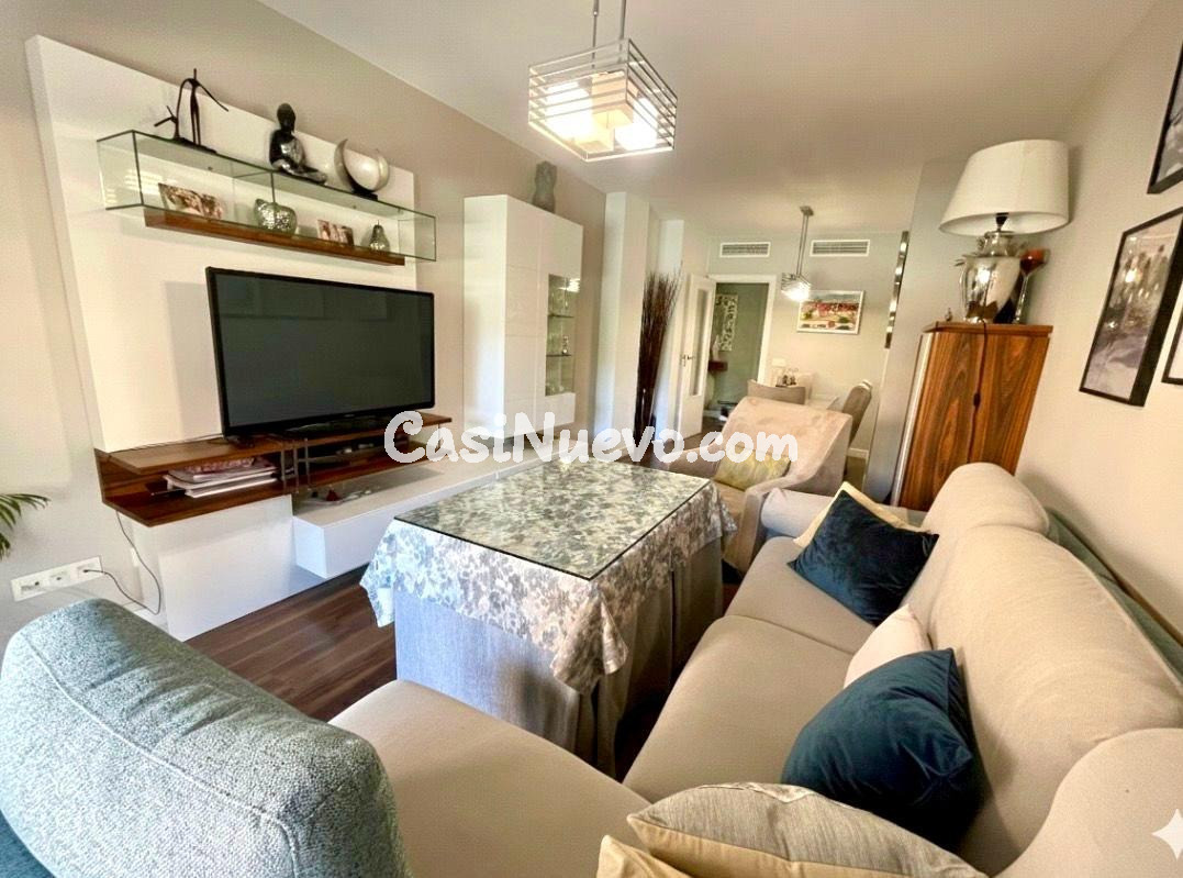 A.  Piso moderno en zona Hipercor – Garaje, piscina y terraz - foto 2