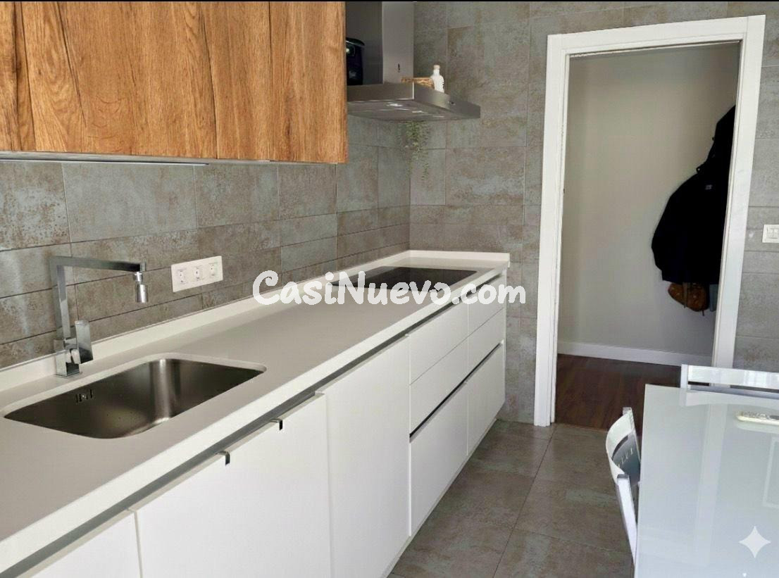 A.  Piso moderno en zona Hipercor – Garaje, piscina y terraz - foto 4