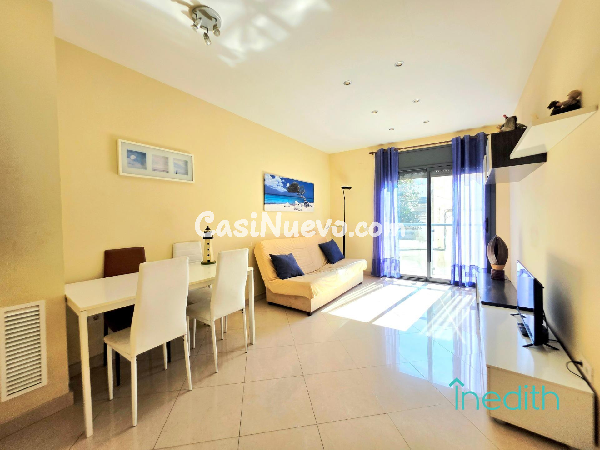 Piso seminuevo en calle tranquila del centro de Sitges a dos - foto 8