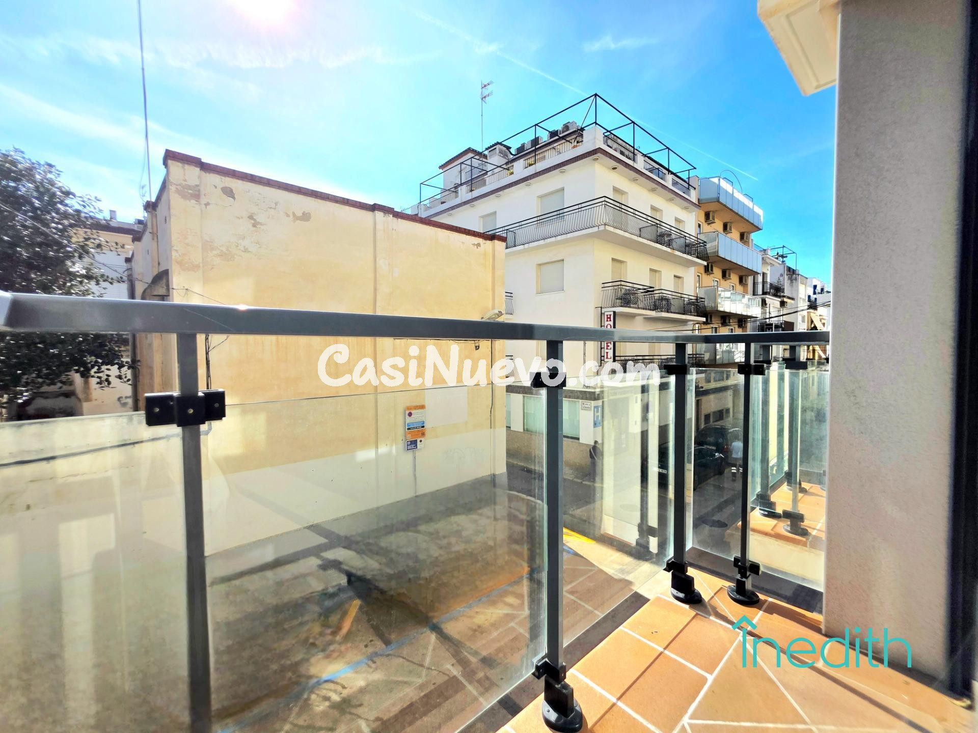 Piso seminuevo en calle tranquila del centro de Sitges a dos - foto 16