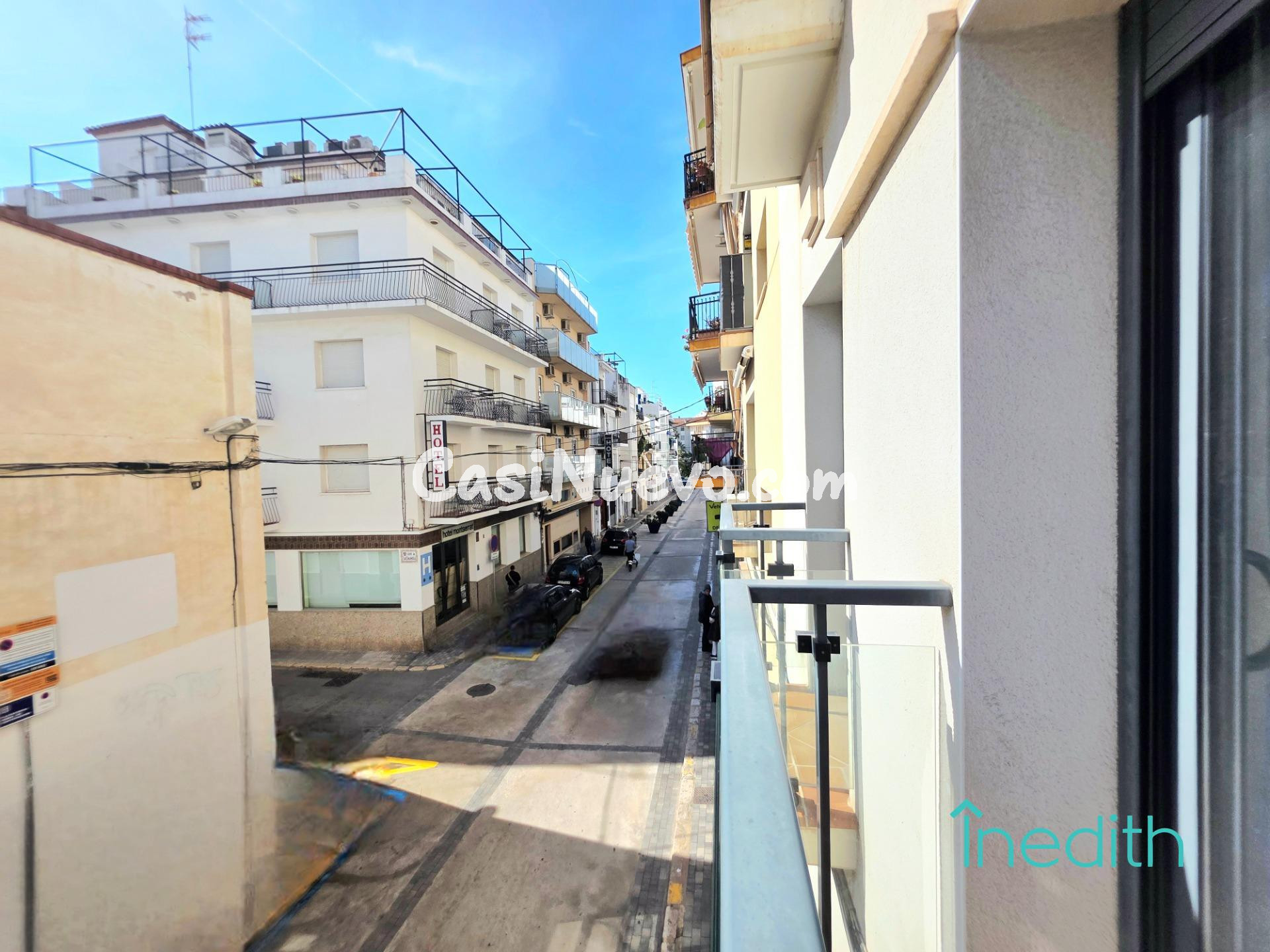 Piso seminuevo en calle tranquila del centro de Sitges a dos - foto 17