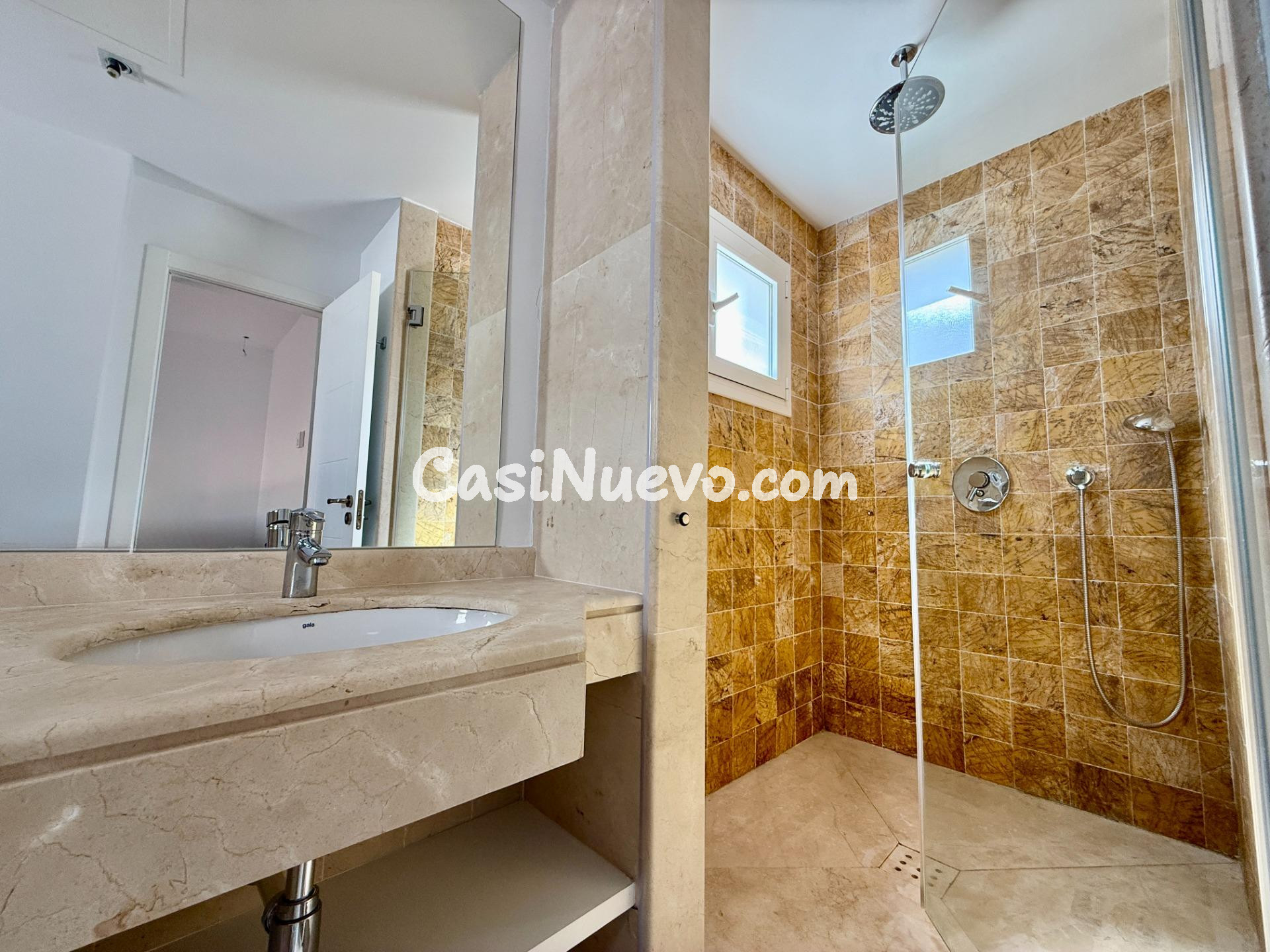 Alquiler casa de 4 habitaciones con vistas al mar en Benalmá - foto 24