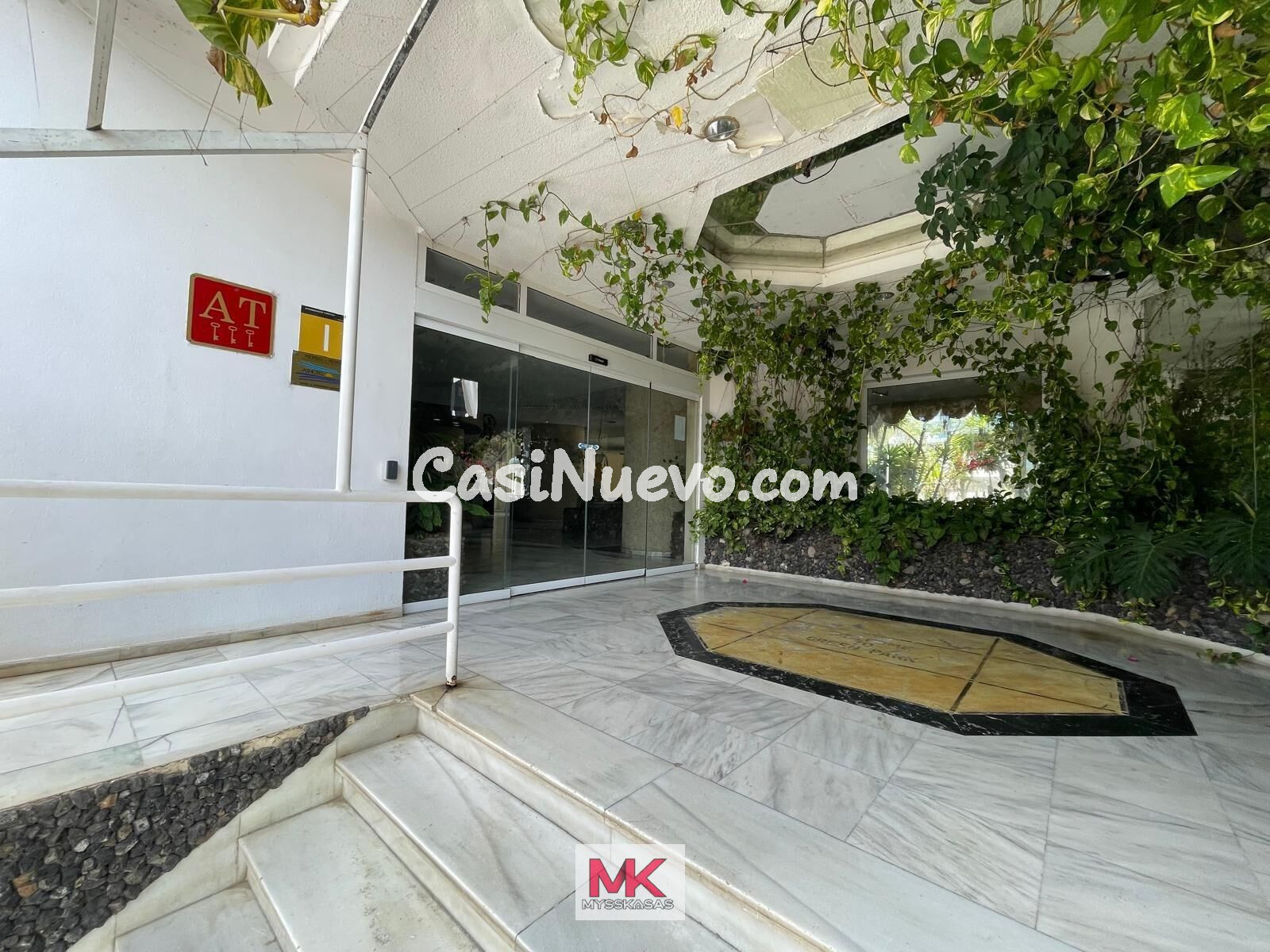 Apartamento de diseño reformado con terraza , vistas y VV en - foto 23