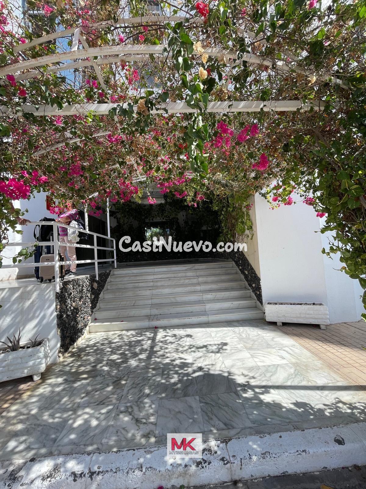 Apartamento de diseño reformado con terraza , vistas y VV en - foto 24