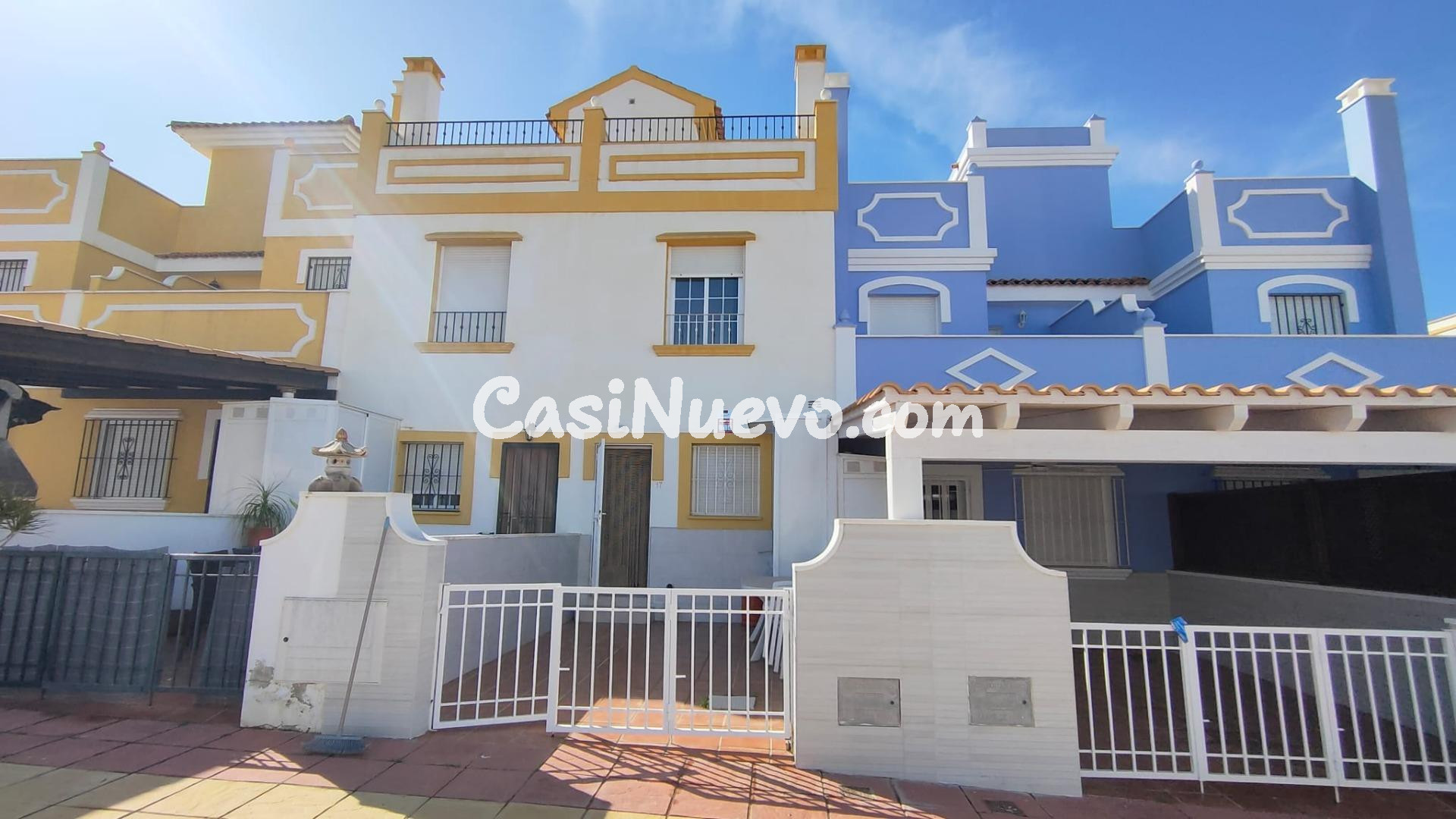 Se alquila casa adosada en Calas del Pinar – San Juan de los