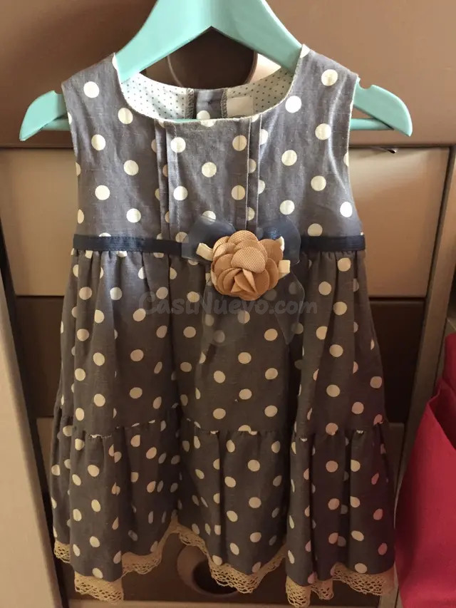 Vestido amplio Rochy talla 4 y sandalias 24