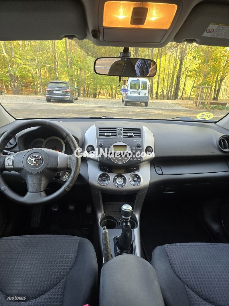 Toyota RAV 4 - foto 8