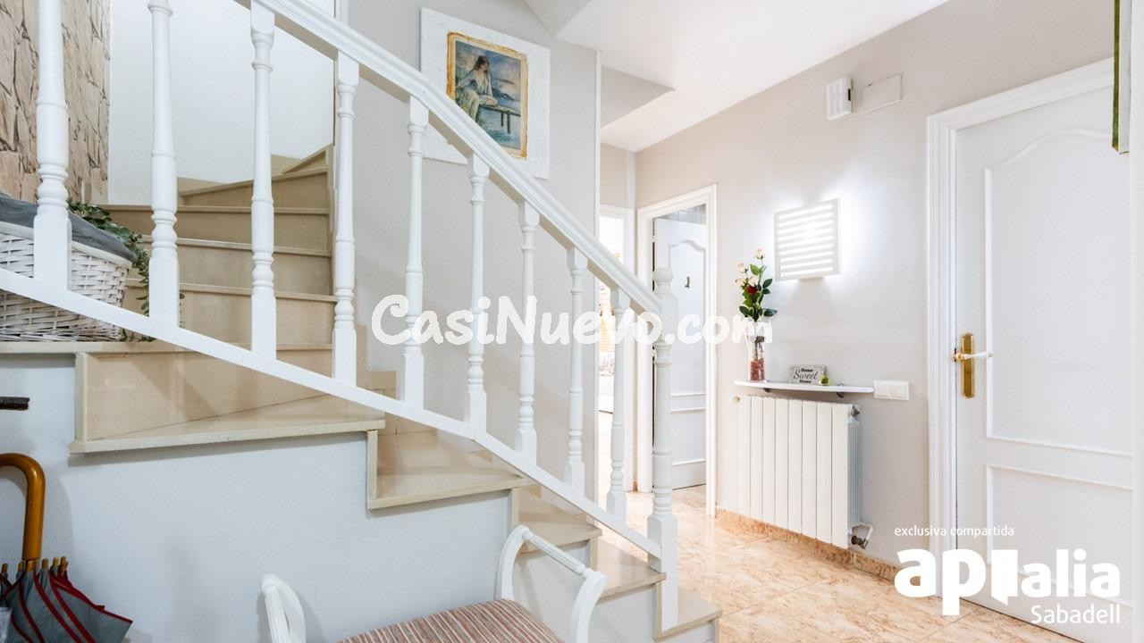 MARAVILLOSA CASA UNIFAMILIAR ADOSADA CON ESPECTACULAR JARDÍN - foto 4