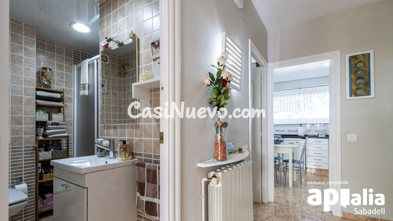 MARAVILLOSA CASA UNIFAMILIAR ADOSADA CON ESPECTACULAR JARDÍN - foto 9