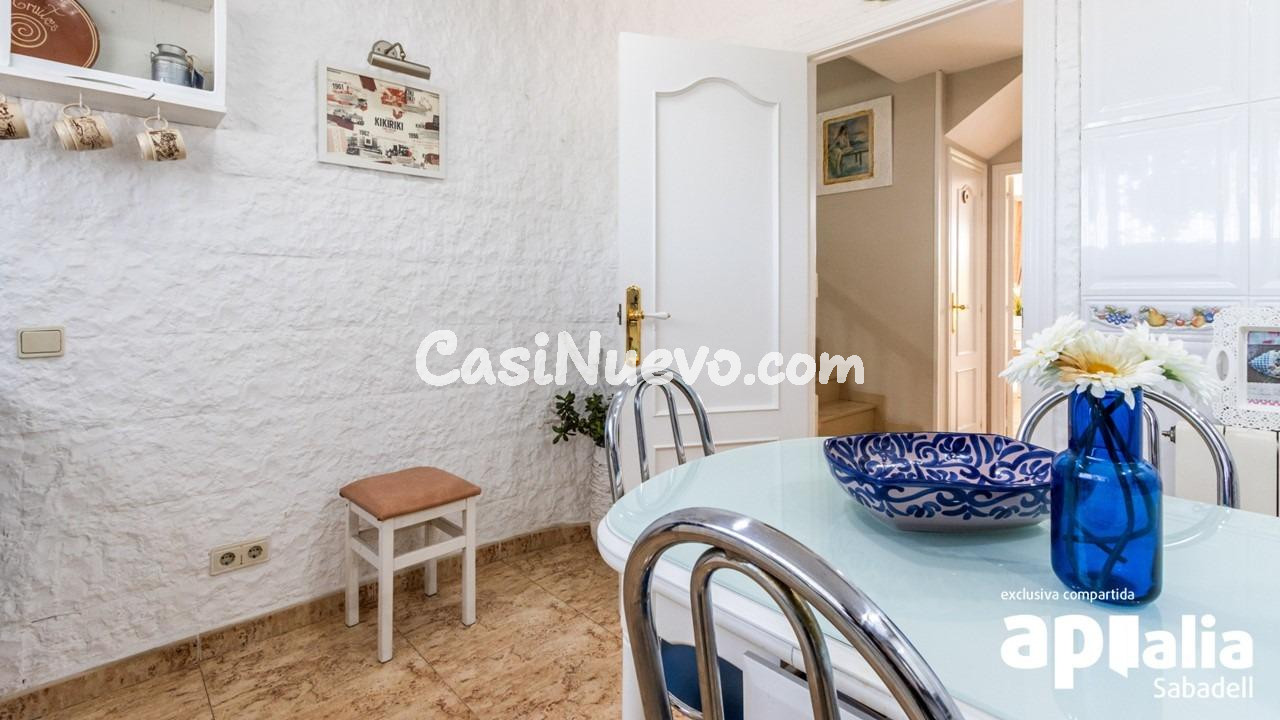 MARAVILLOSA CASA UNIFAMILIAR ADOSADA CON ESPECTACULAR JARDÍN - foto 10