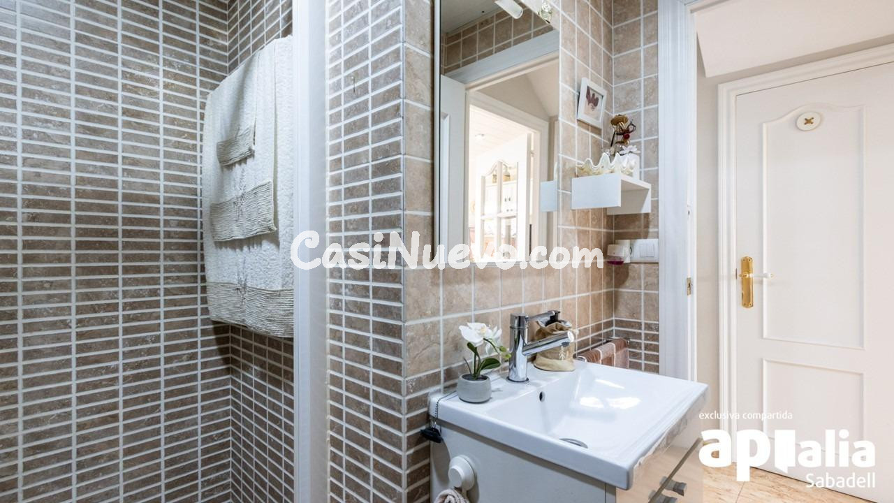 MARAVILLOSA CASA UNIFAMILIAR ADOSADA CON ESPECTACULAR JARDÍN - foto 12