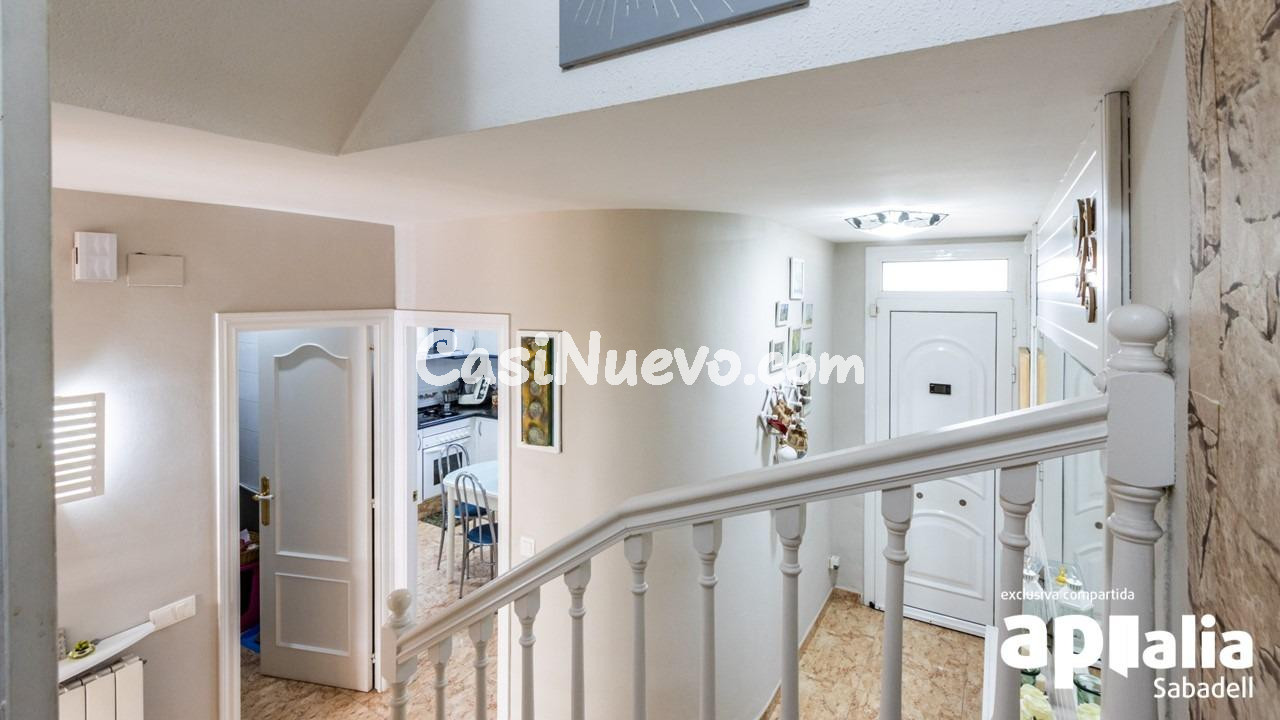 MARAVILLOSA CASA UNIFAMILIAR ADOSADA CON ESPECTACULAR JARDÍN - foto 29