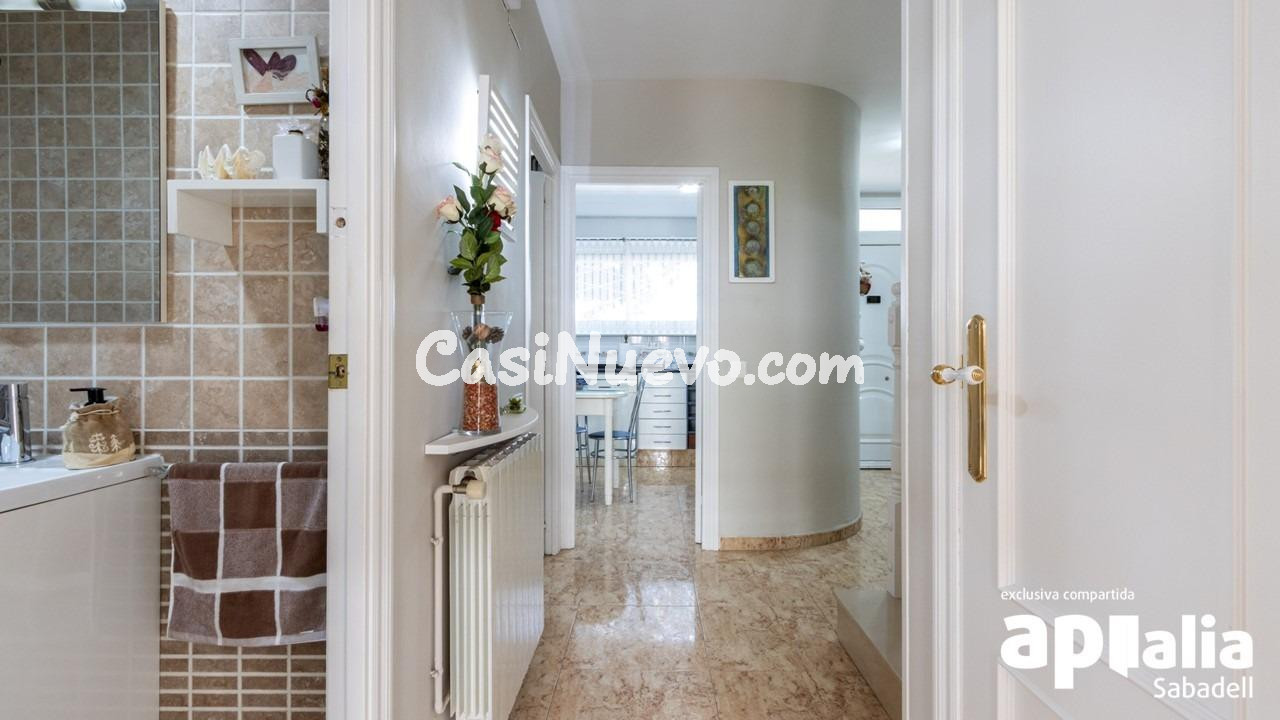 MARAVILLOSA CASA UNIFAMILIAR ADOSADA CON ESPECTACULAR JARDÍN - foto 30