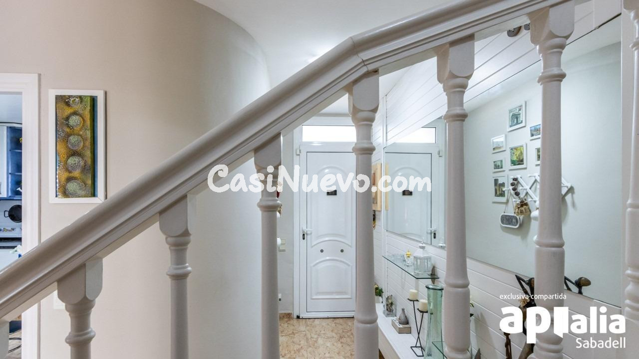 MARAVILLOSA CASA UNIFAMILIAR ADOSADA CON ESPECTACULAR JARDÍN - foto 36