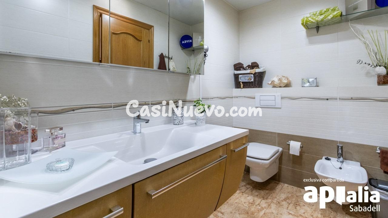 MARAVILLOSA CASA UNIFAMILIAR ADOSADA CON ESPECTACULAR JARDÍN - foto 47