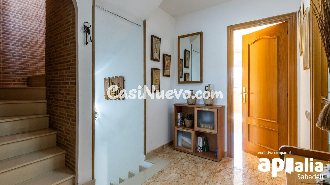 MARAVILLOSA CASA UNIFAMILIAR ADOSADA CON ESPECTACULAR JARDÍN - foto 48