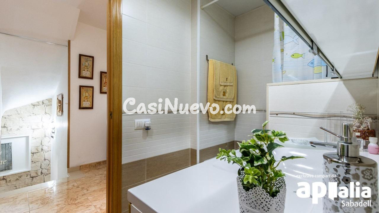 MARAVILLOSA CASA UNIFAMILIAR ADOSADA CON ESPECTACULAR JARDÍN - foto 49