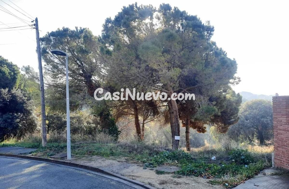 Gran parcela urbana de 2.498 m2 en entorno natural para dos  - foto 3