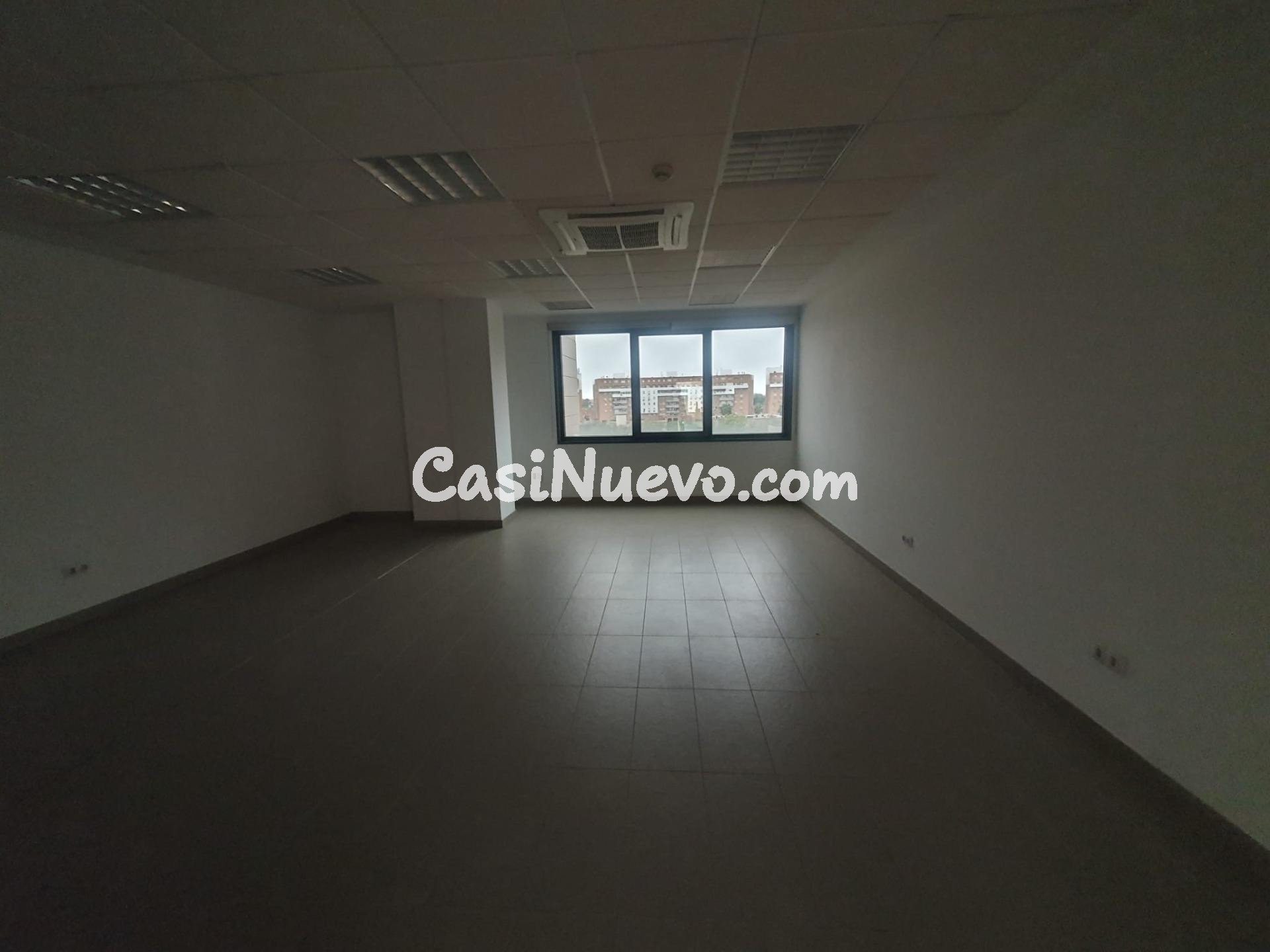 PLANTA DE OFICINA DISPONIBLE EN EL EDIFICIO PORTASEVILLA