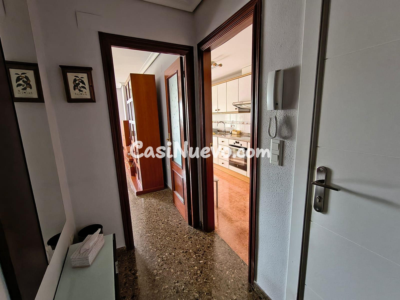 Amplio piso con parking, trastero y jacuzzi cerca del centro - foto 2