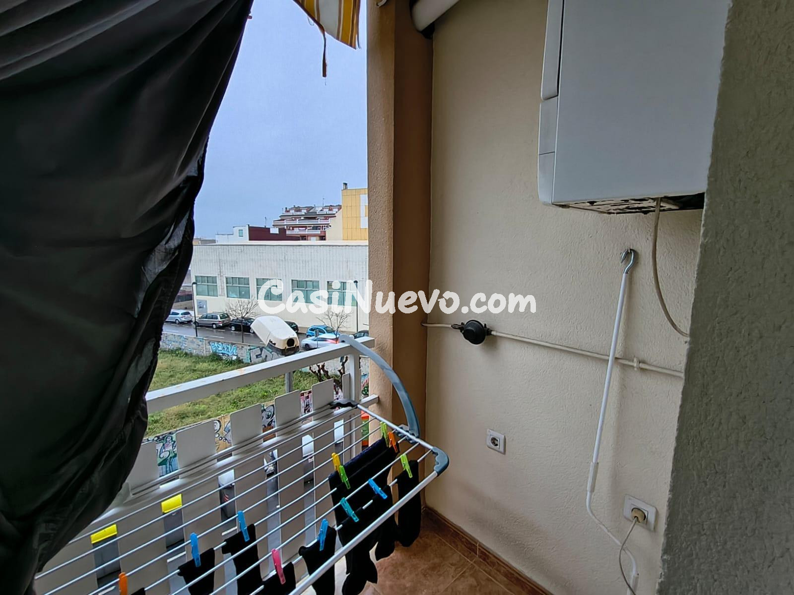 Amplio piso con parking, trastero y jacuzzi cerca del centro - foto 4