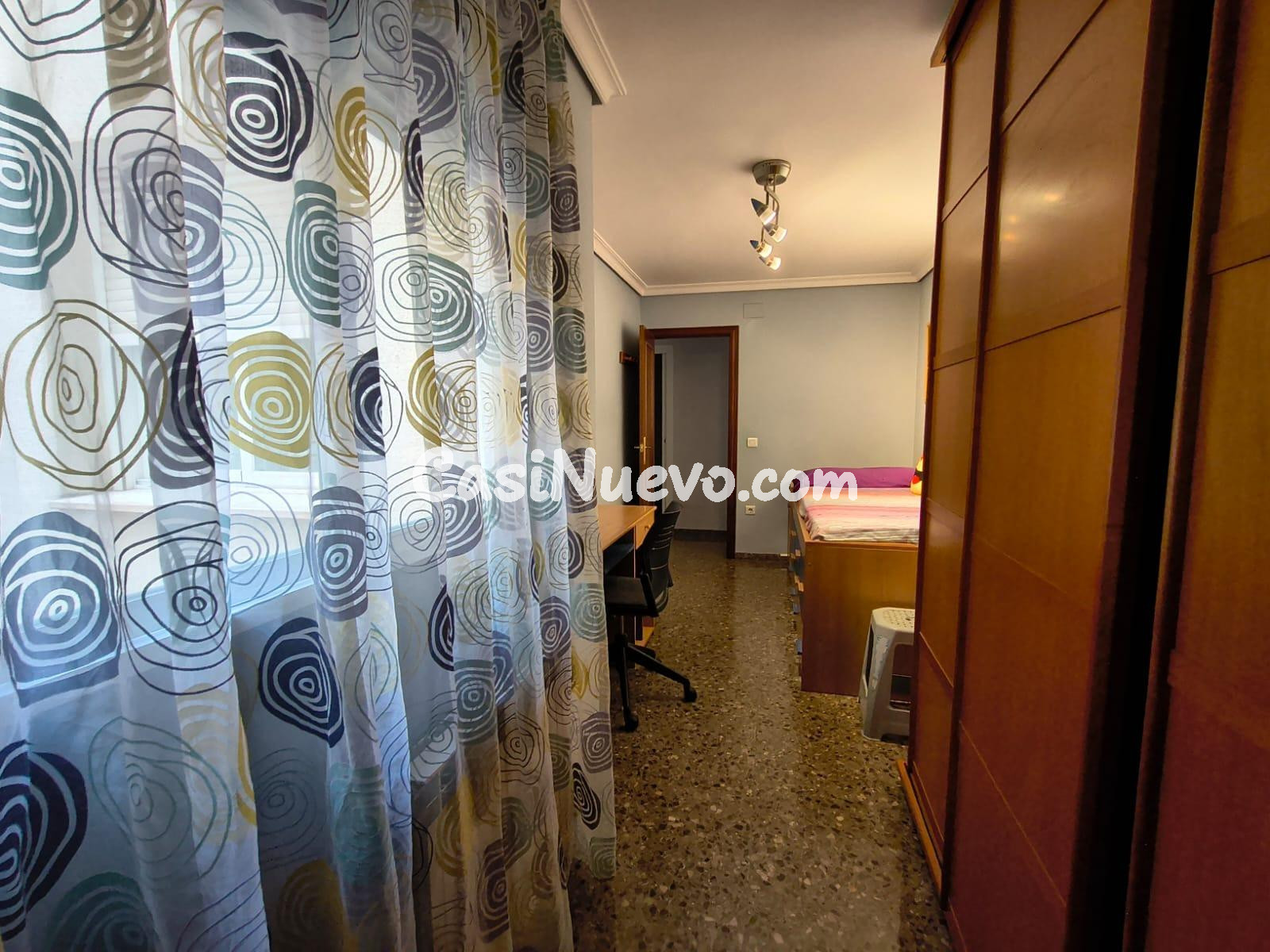Amplio piso con parking, trastero y jacuzzi cerca del centro - foto 10