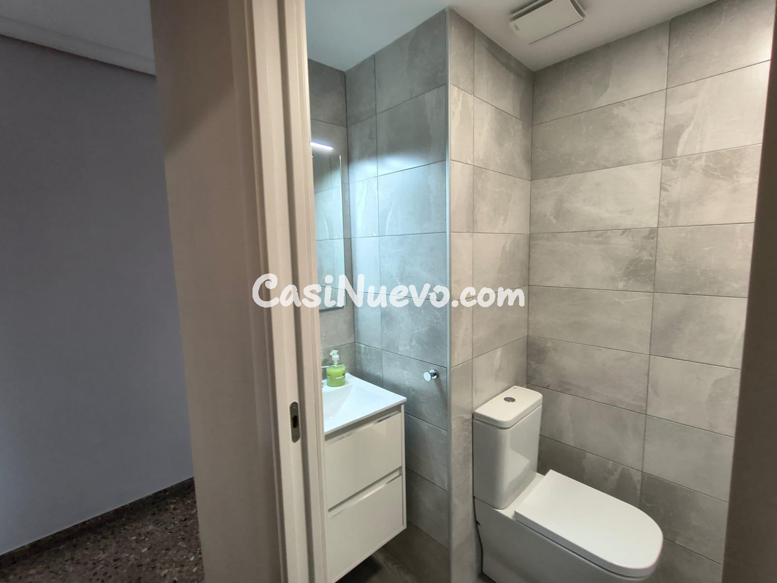 Amplio piso con parking, trastero y jacuzzi cerca del centro - foto 11