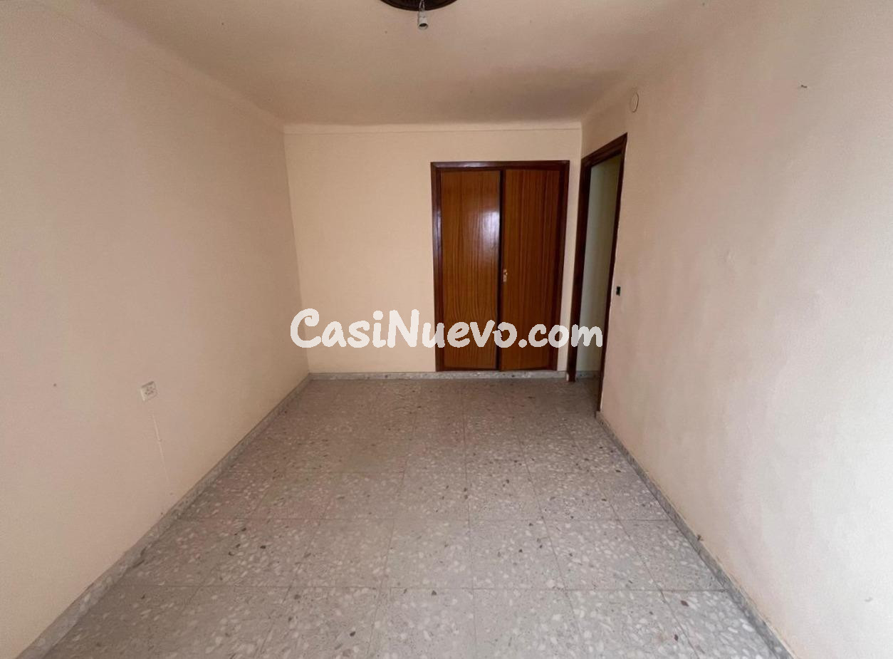 Piso para reformar en Baena. Córdoba - foto 2