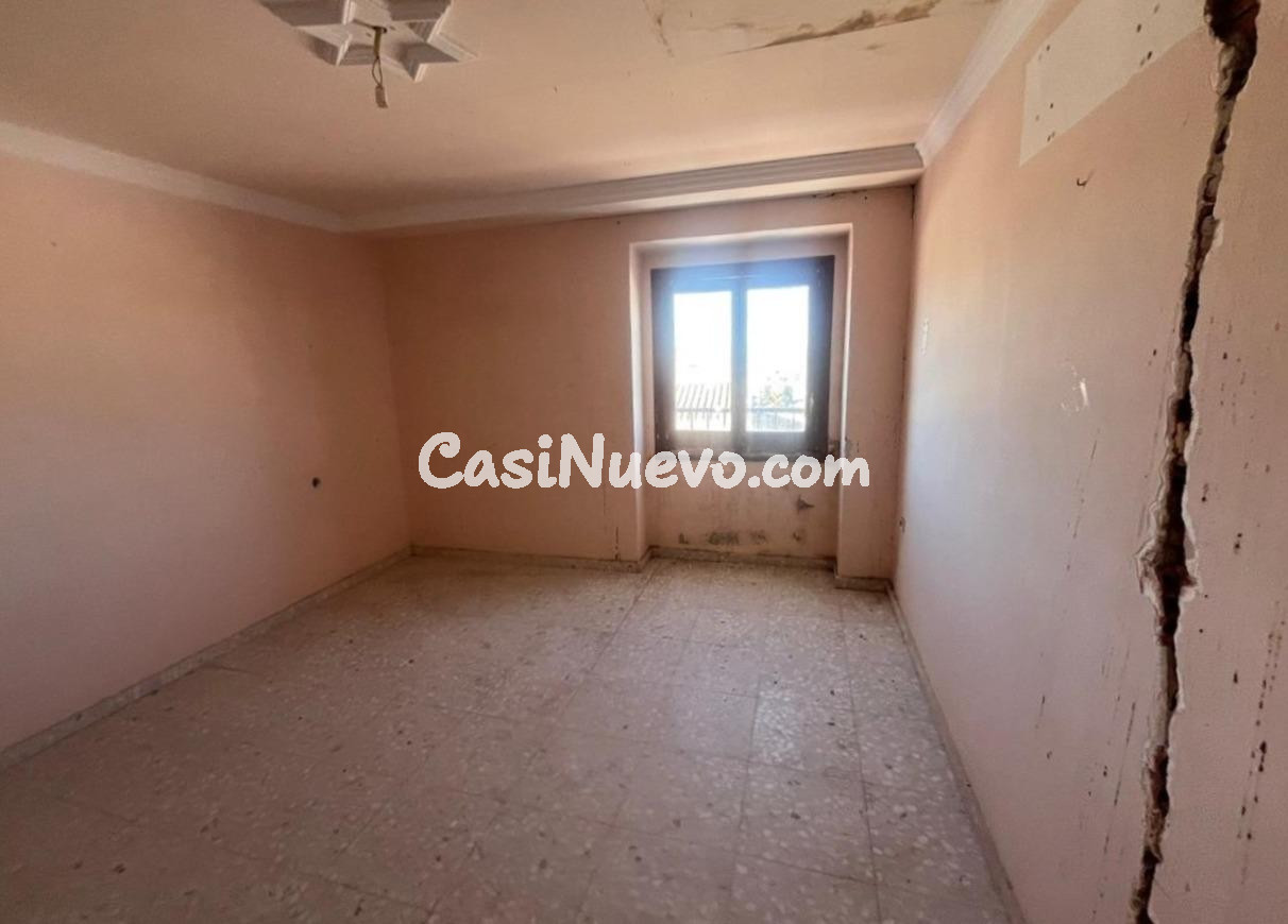 Piso para reformar en Baena. Córdoba - foto 3