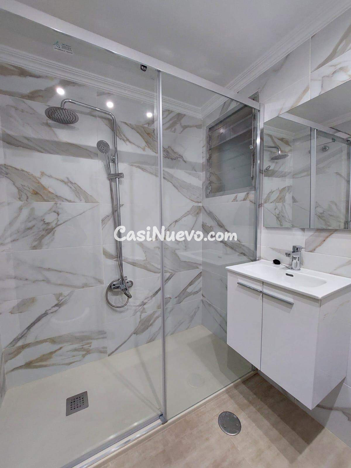 Amplio y Luminoso Piso en el Corazón de Alicante - foto 5