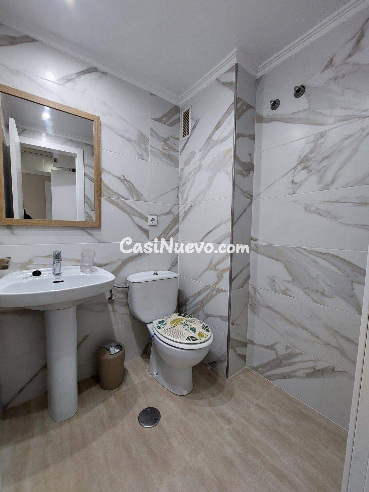 Amplio y Luminoso Piso en el Corazón de Alicante - foto 13