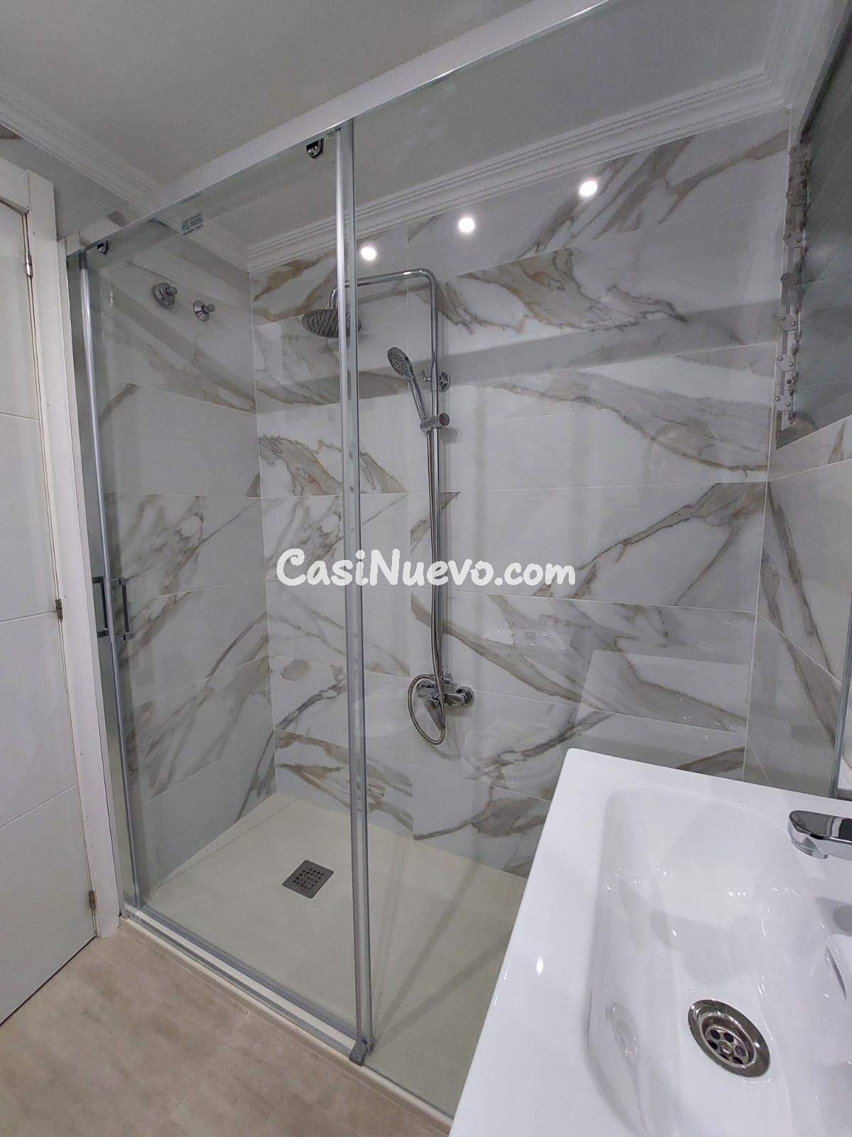 Amplio y Luminoso Piso en el Corazón de Alicante - foto 17