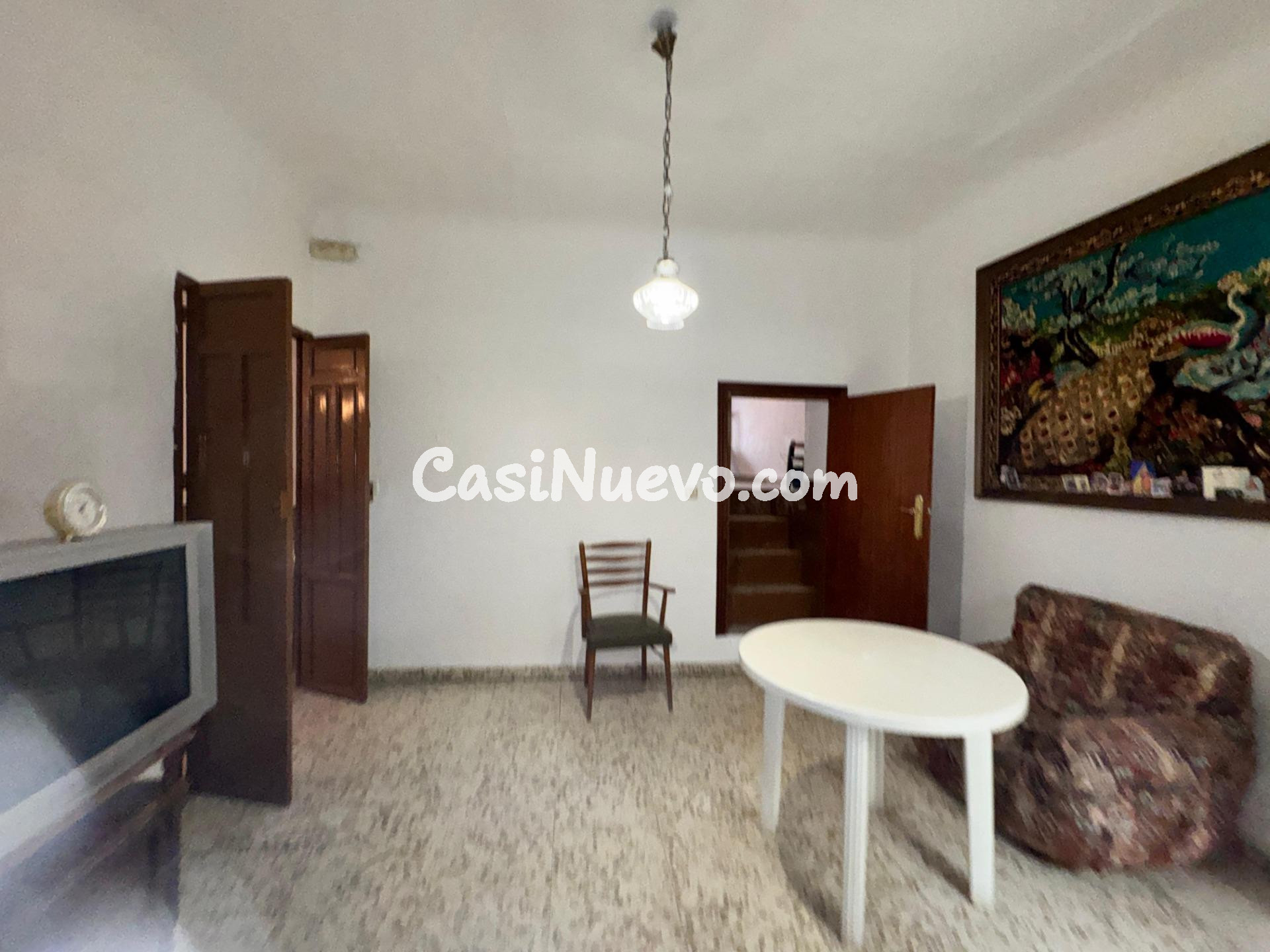 Casa de pueblo con patio y múltiples estancias para reformar - foto 11