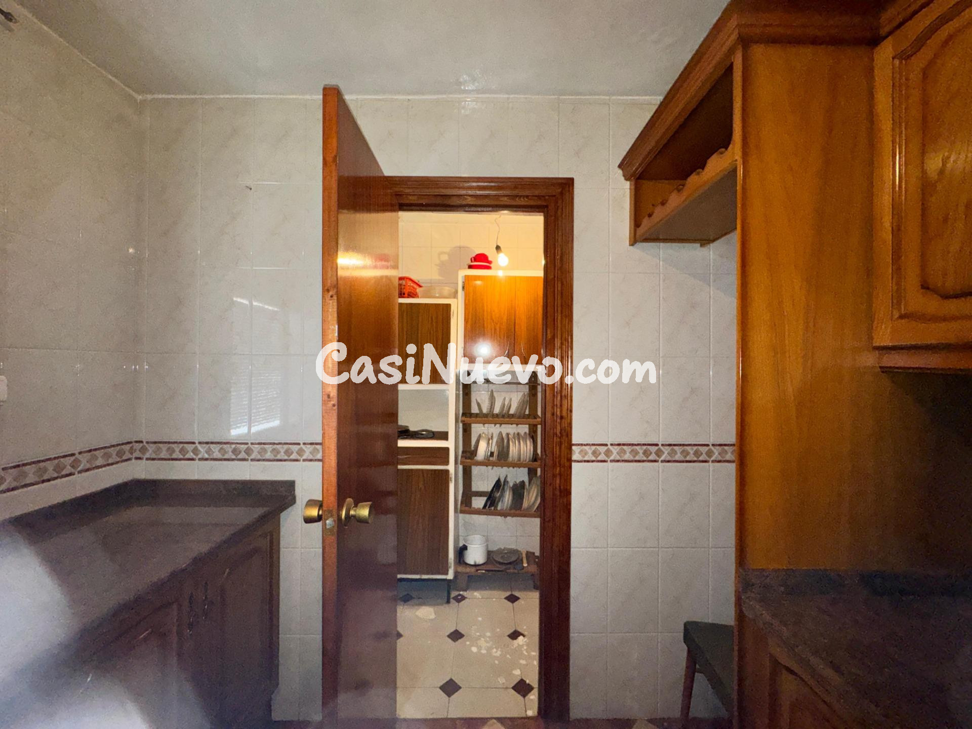 Casa de pueblo con patio y múltiples estancias para reformar - foto 15