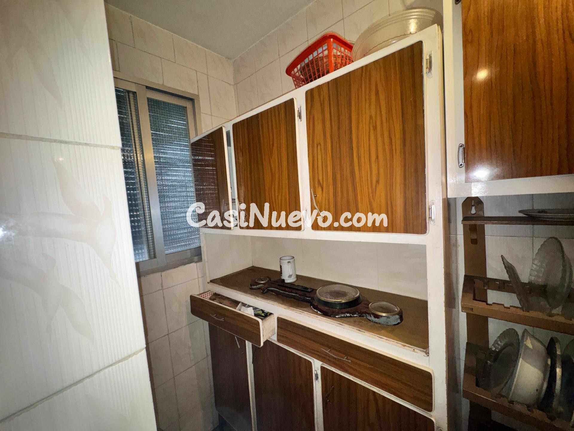 Casa de pueblo con patio y múltiples estancias para reformar - foto 17