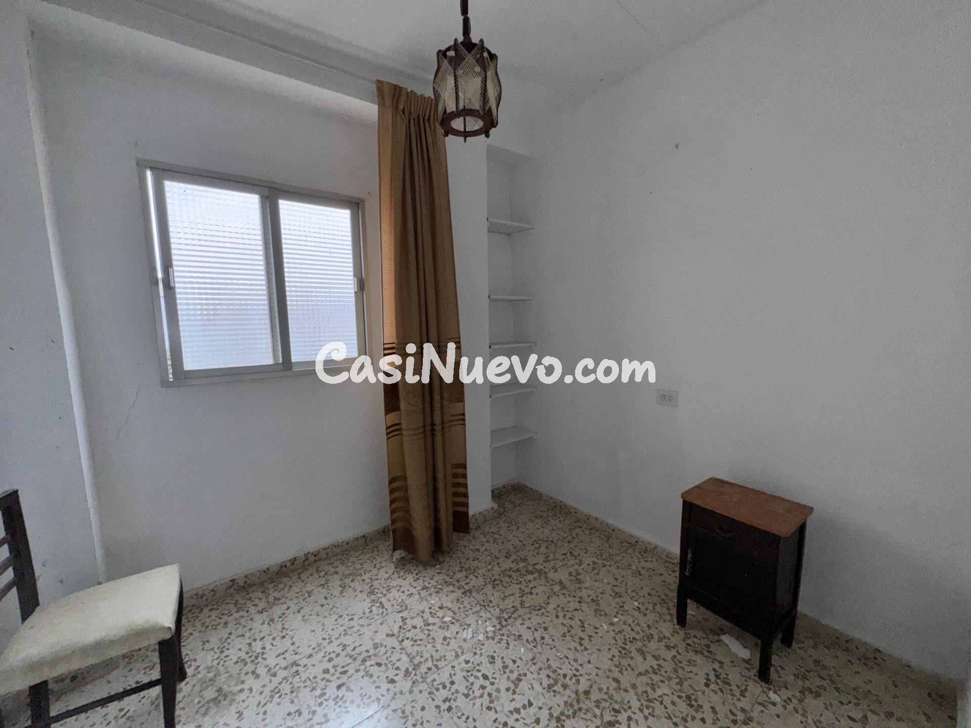 Casa de pueblo con patio y múltiples estancias para reformar - foto 32