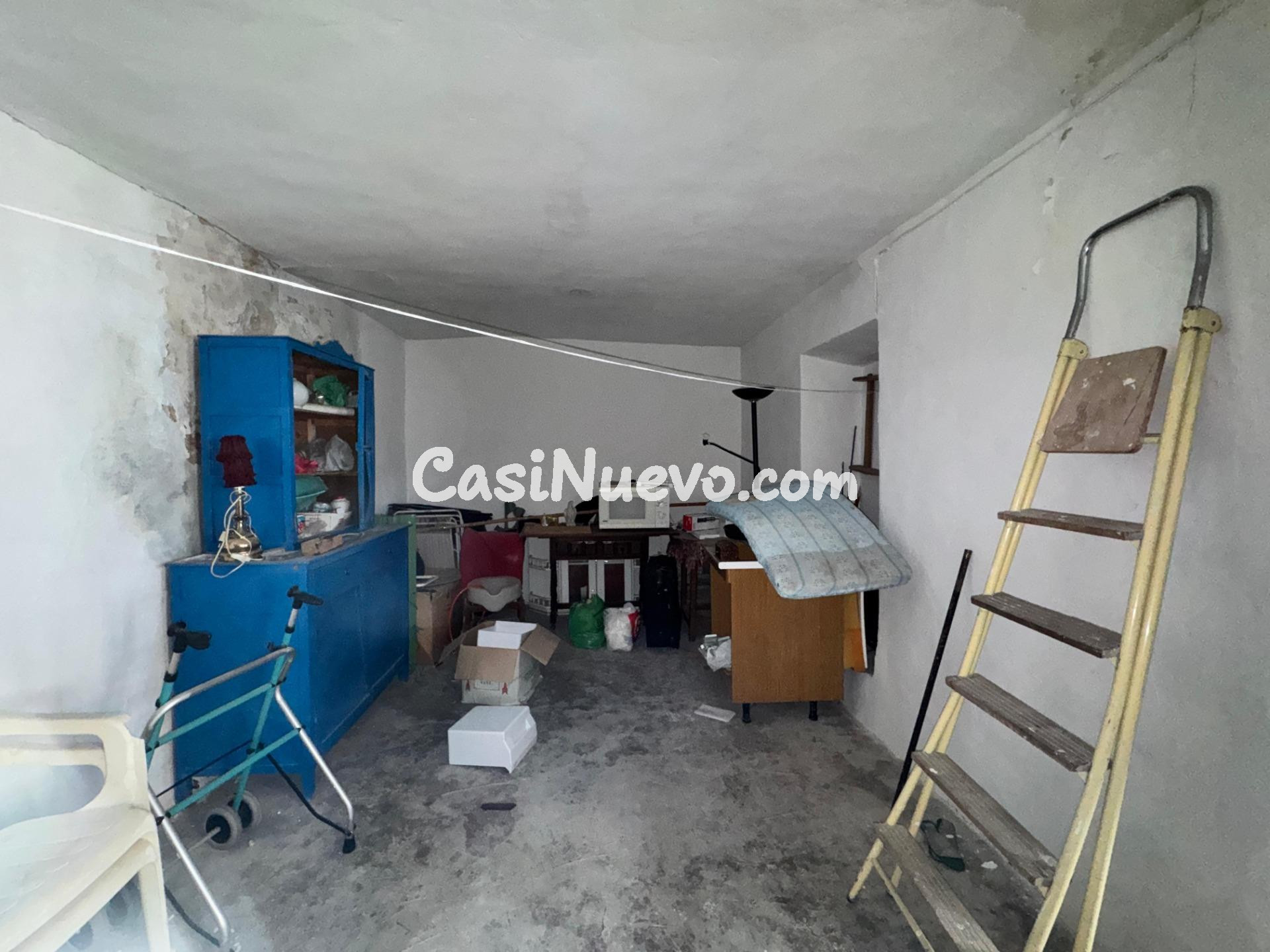 Casa de pueblo con patio y múltiples estancias para reformar - foto 42