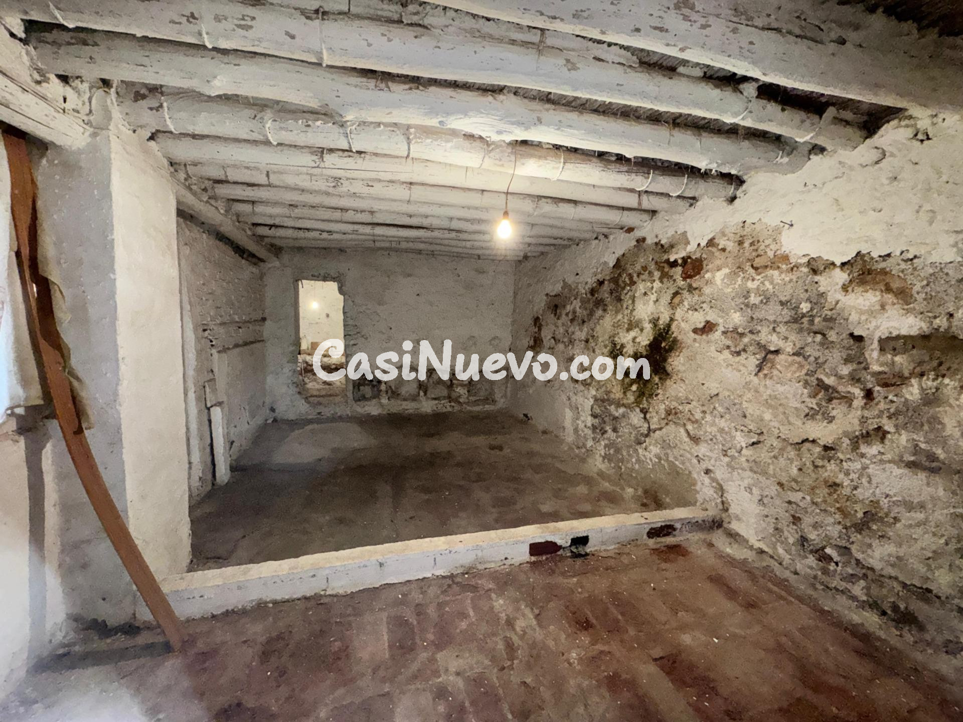 Casa de pueblo con patio y múltiples estancias para reformar - foto 45