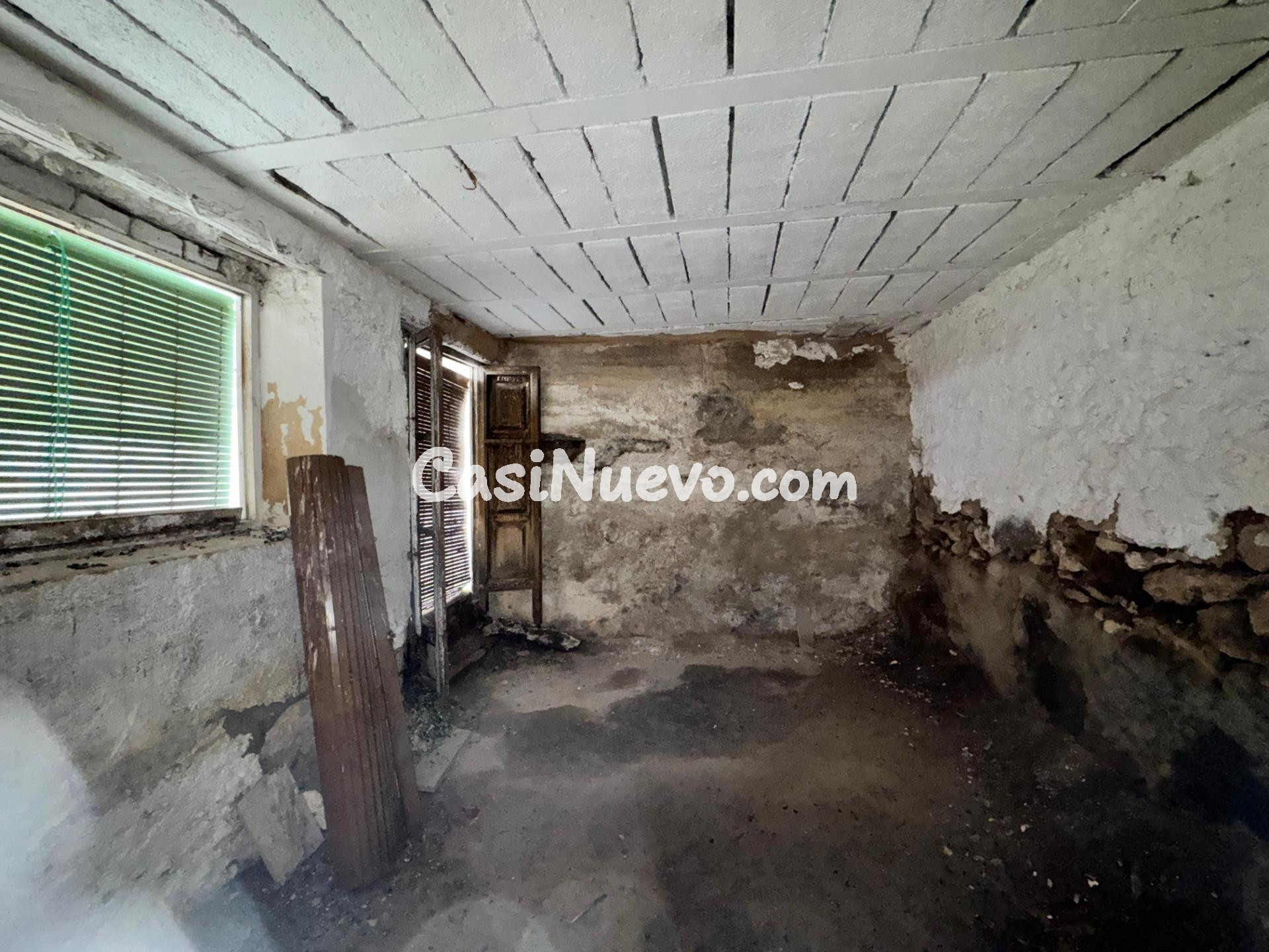 Casa de pueblo con patio y múltiples estancias para reformar - foto 49