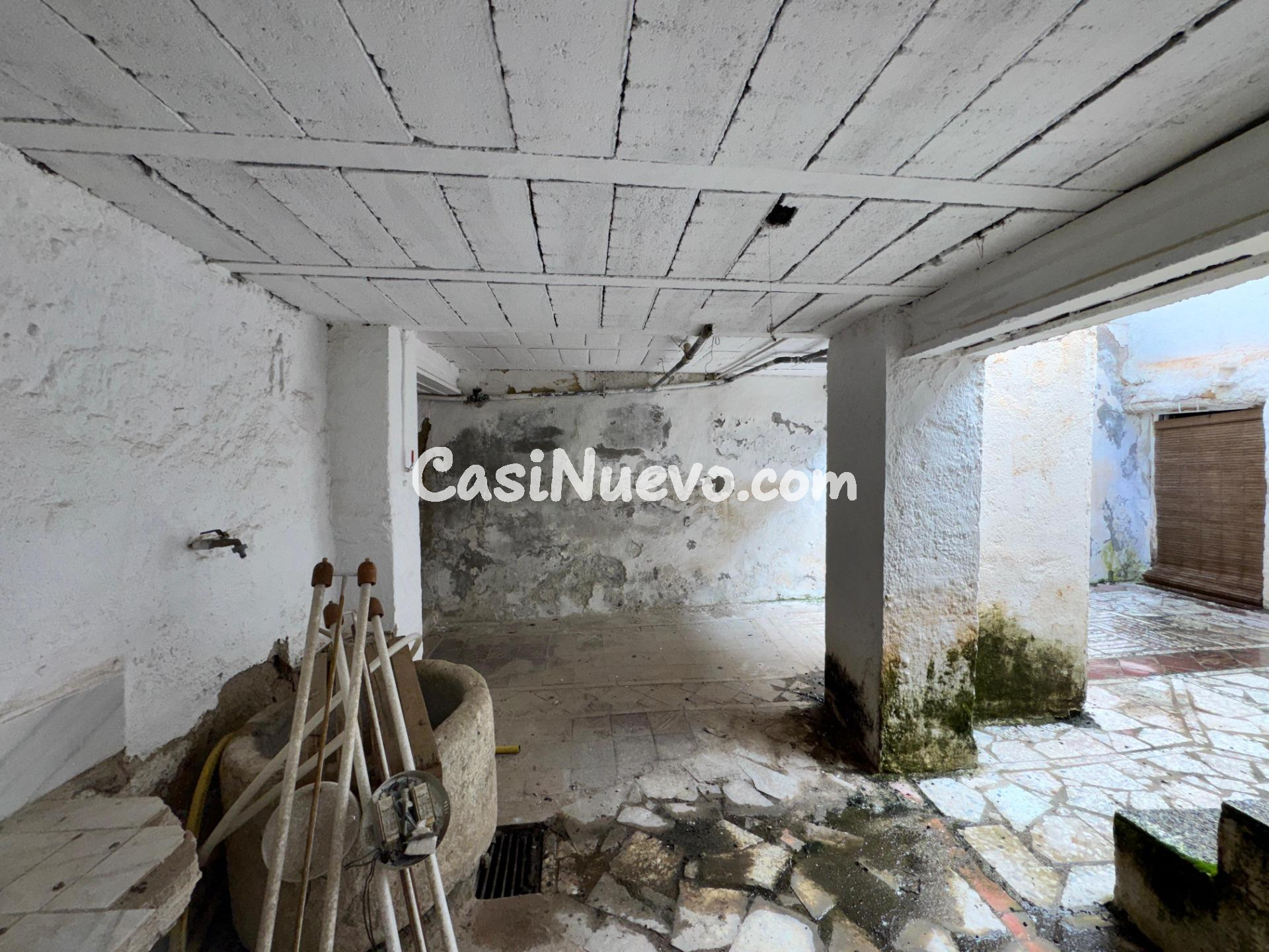 Casa de pueblo con patio y múltiples estancias para reformar - foto 50