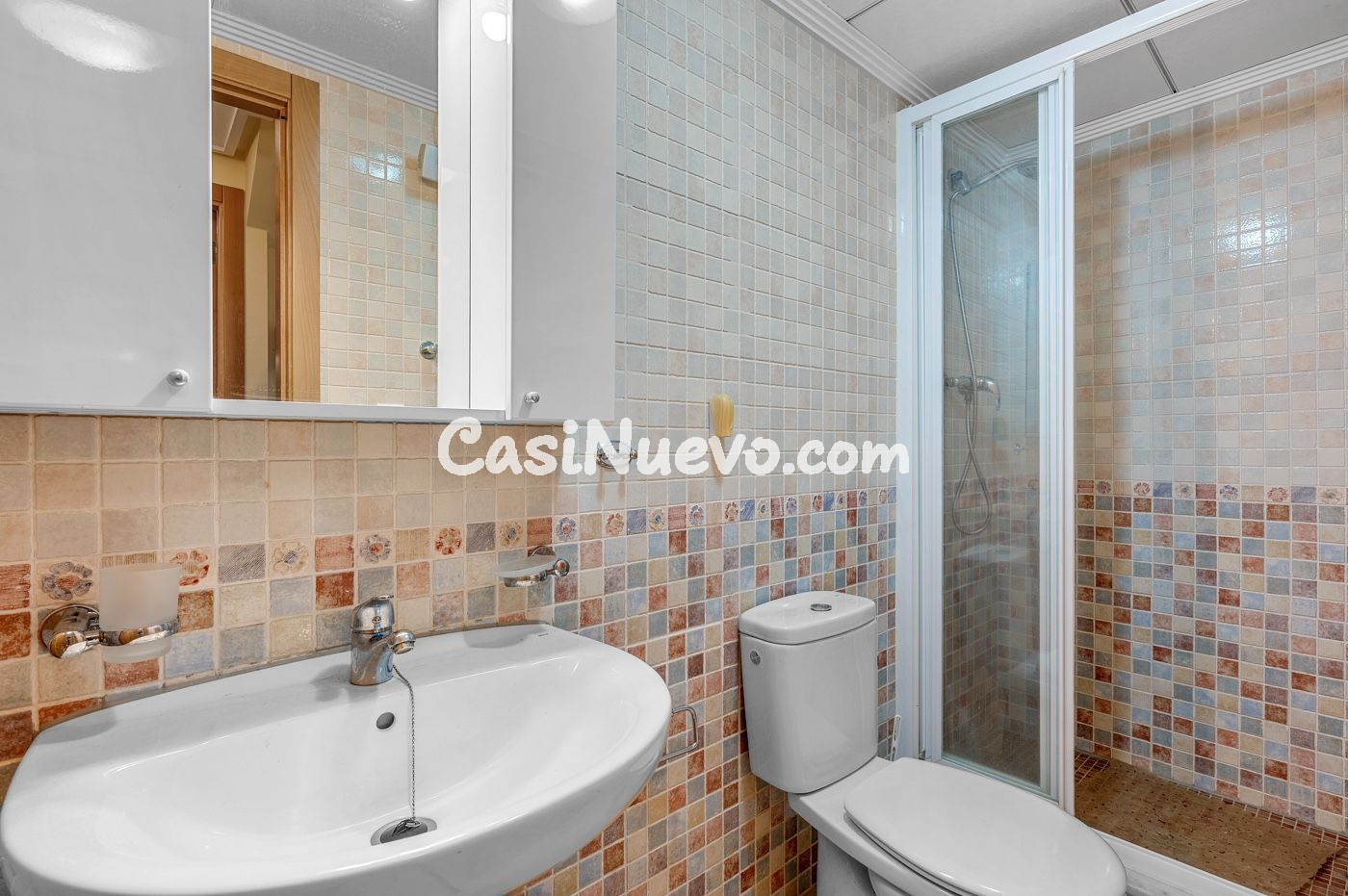 Casa adosada esquinera con orientación sur, amplia parcela y - foto 9